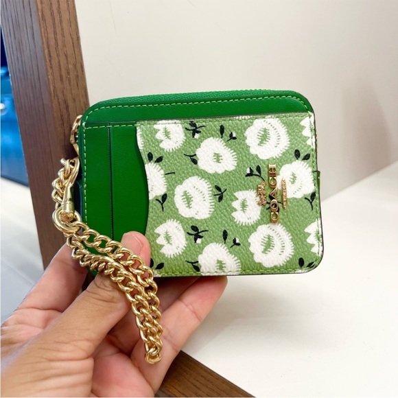 Coach Zip Card Case With Floral Print #
CBL79 - Picture 1 of 6